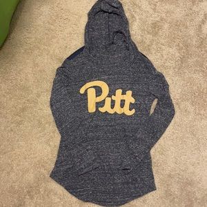 Long sleeve Pitt shirt with hood, size S.